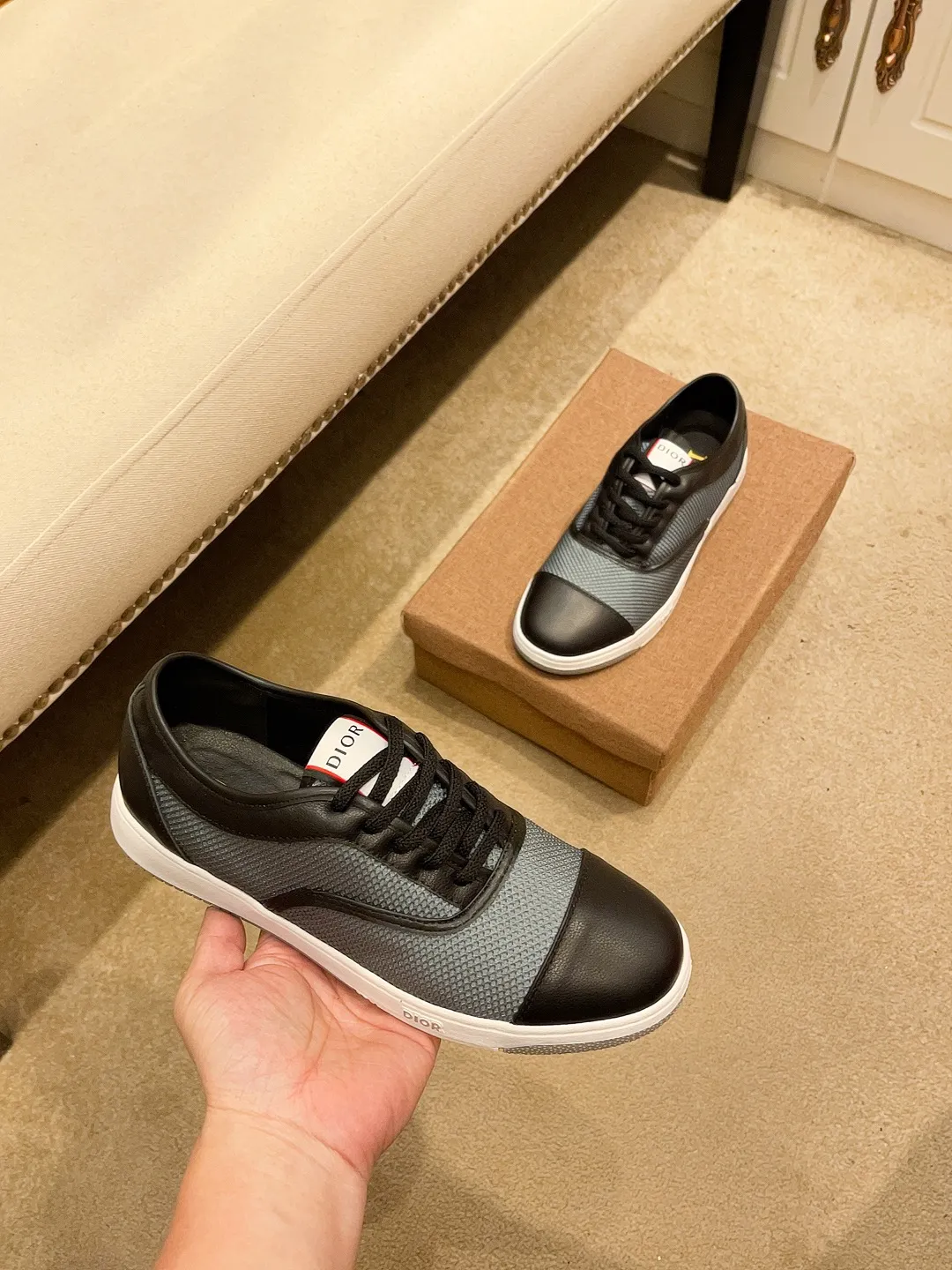 Factory price 420🔥[Dior] Dior’s new model is carefully crafted and set off the audience! An international brand that continues to innovate. This men's all-season casual shoe is the original version. The upper is made of cowhide material and the leather feet are super lightweight. The outsole is ultra-light and non-slip. It is breathable and comfortable and the quality speaks for itself. Color: Multiple colors available. Size: 38-44 (45 customized)